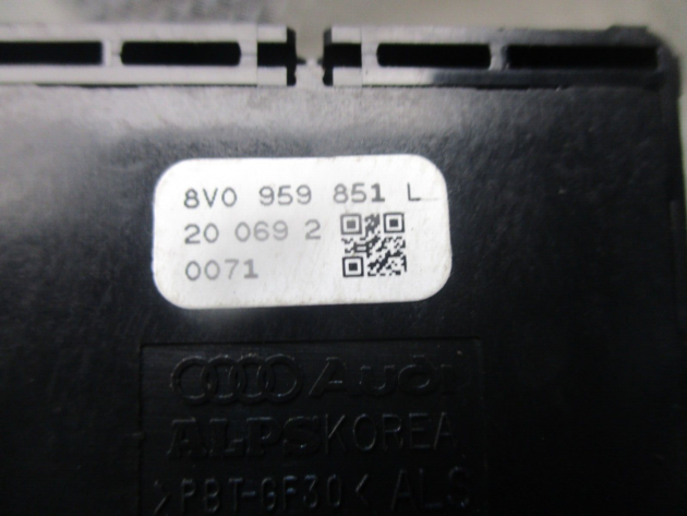 2018 GENUINE AUDI Q2 FRONT RIGHT DRIVER SIDE WINDOW SWITCH 8V0959851L - Image 2
