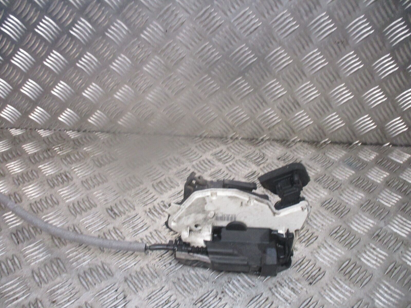 2015 VW GOLF MK7 REAR LEFT PASSENGER SIDE DOOR LOCK MECHANISM 5K4839015R OEM