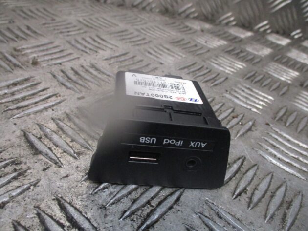 2013 GENUINE HYUNDAI IX35 AUX USB PORT SOCKET CONNECTION 961102S000TAN