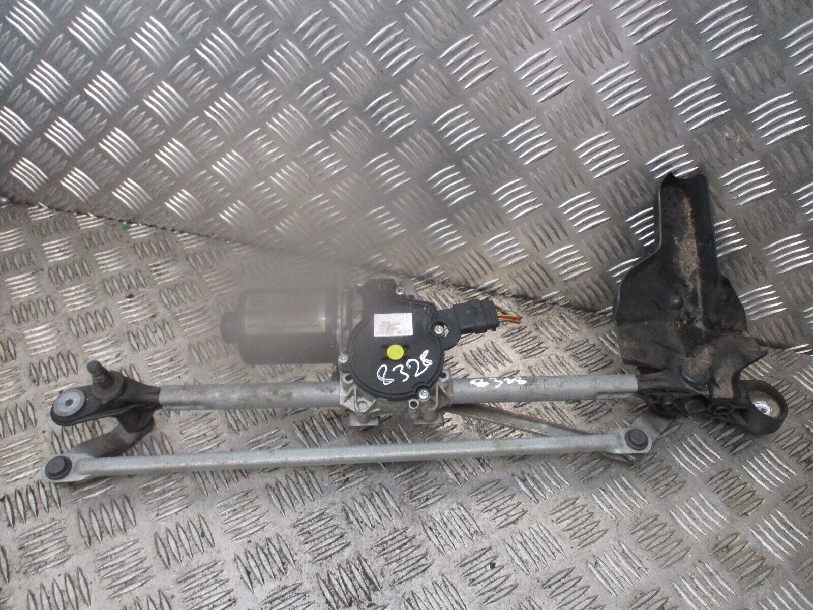 2015 GENUINE BMW 3 SERIES FRONT WINDSCREEN WIPER MOTOR LINKAGE 726750403