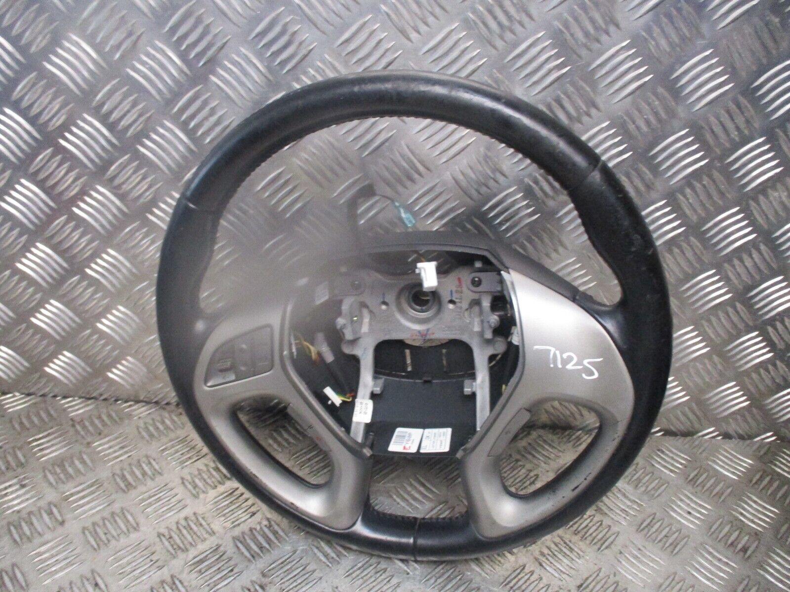 2013 HYUNDAI IX35 FRONT DRIVER SIDE MULTIFUNCTION STEERING WHEEL 967002S500 OEM