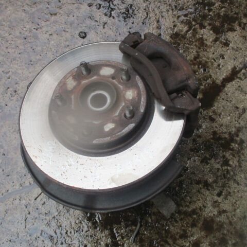 2014 GENUINE TOYOTA AURIS 1.4 TDI DIESEL FRONT LEFT PASSENGER SIDE HUB NSF