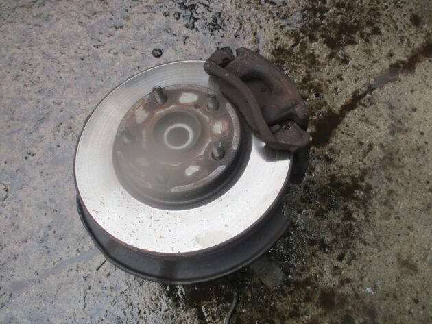 2014 GENUINE TOYOTA AURIS 1.4 TDI DIESEL FRONT LEFT PASSENGER SIDE HUB NSF - Image 2