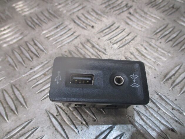 2016 GENUINE SEAT LEON USB AUX CONNECTOR PORT INSERT 5G0035222F