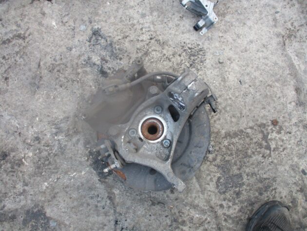 2018 GENUINE VW PASSAT B8 2.0 FRONT RIGHT DRIVER SIDE HUB - Image 3