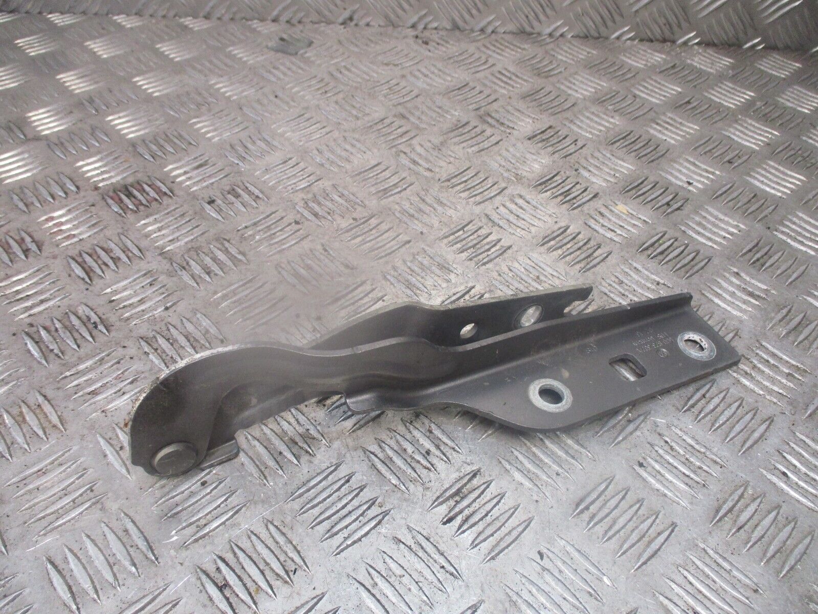 2015 GENUINE VW GOLF MK7 FRONT RIGHT DRIVER SIDE BONNET HINGE 5G0823302A