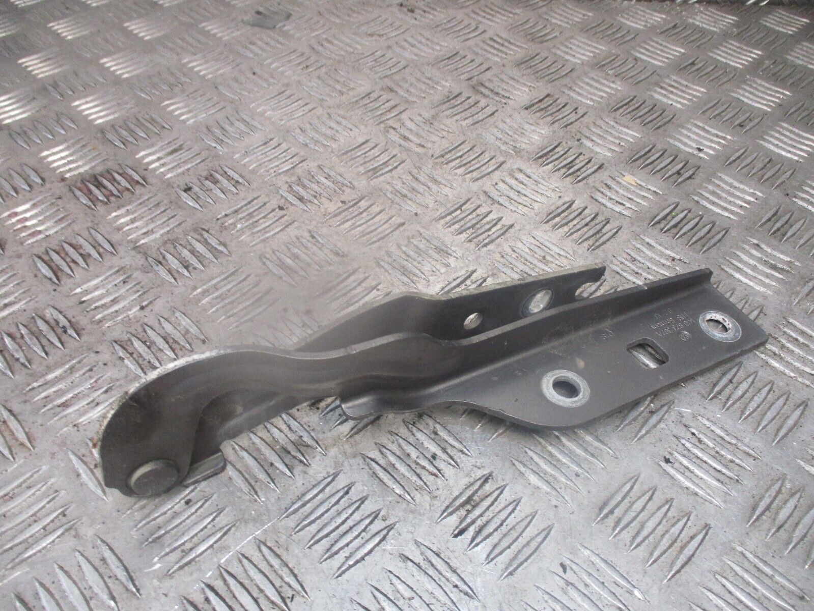 2015 GENUINE VW GOLF MK7 FRONT RIGHT DRIVER SIDE BONNET HINGE 5G0823302A - Image 2