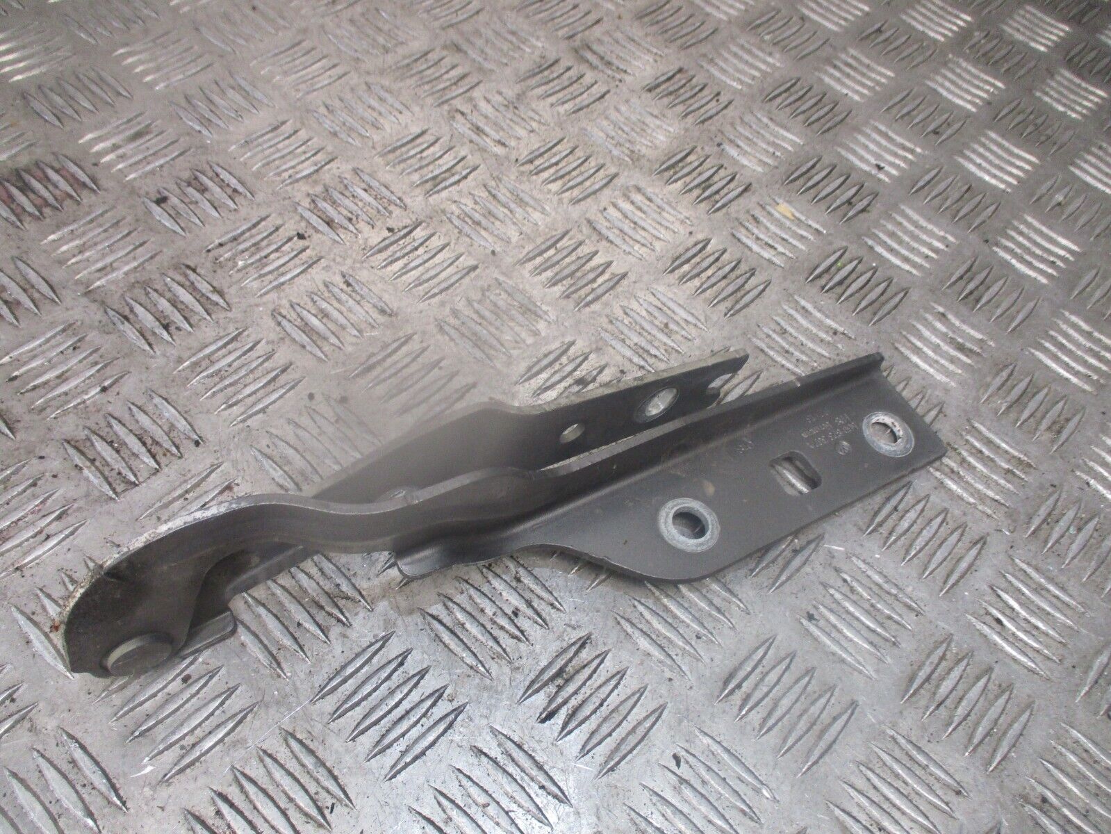 2015 GENUINE VW GOLF MK7 FRONT RIGHT DRIVER SIDE BONNET HINGE 5G0823302A - Image 3