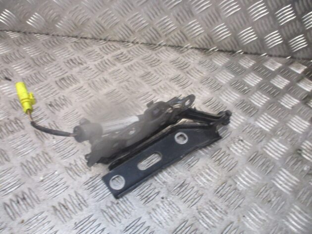 2013 GENUINE AUDI A3 8V FRONT RIGHT DRIVER SIDE BONNET HINGE 8V0823302