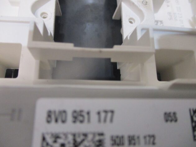 2013 GENUINE AUDI A3 8V FRONT INTERIOR ROOF READING LIGHT LAMP 8V0951177 - Image 4