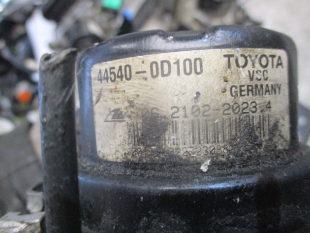 2012 GENUINE TOYOTA YARIS ABS PUMP & CONTROL MODULE 44540-0D100 89541-0D170 - Image 2
