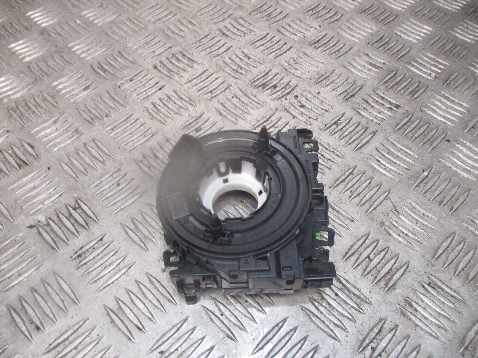 2016 AUDI A3 8V SLIP RING CLOCK SPRING SQUIB 5Q0953549E - Image 3