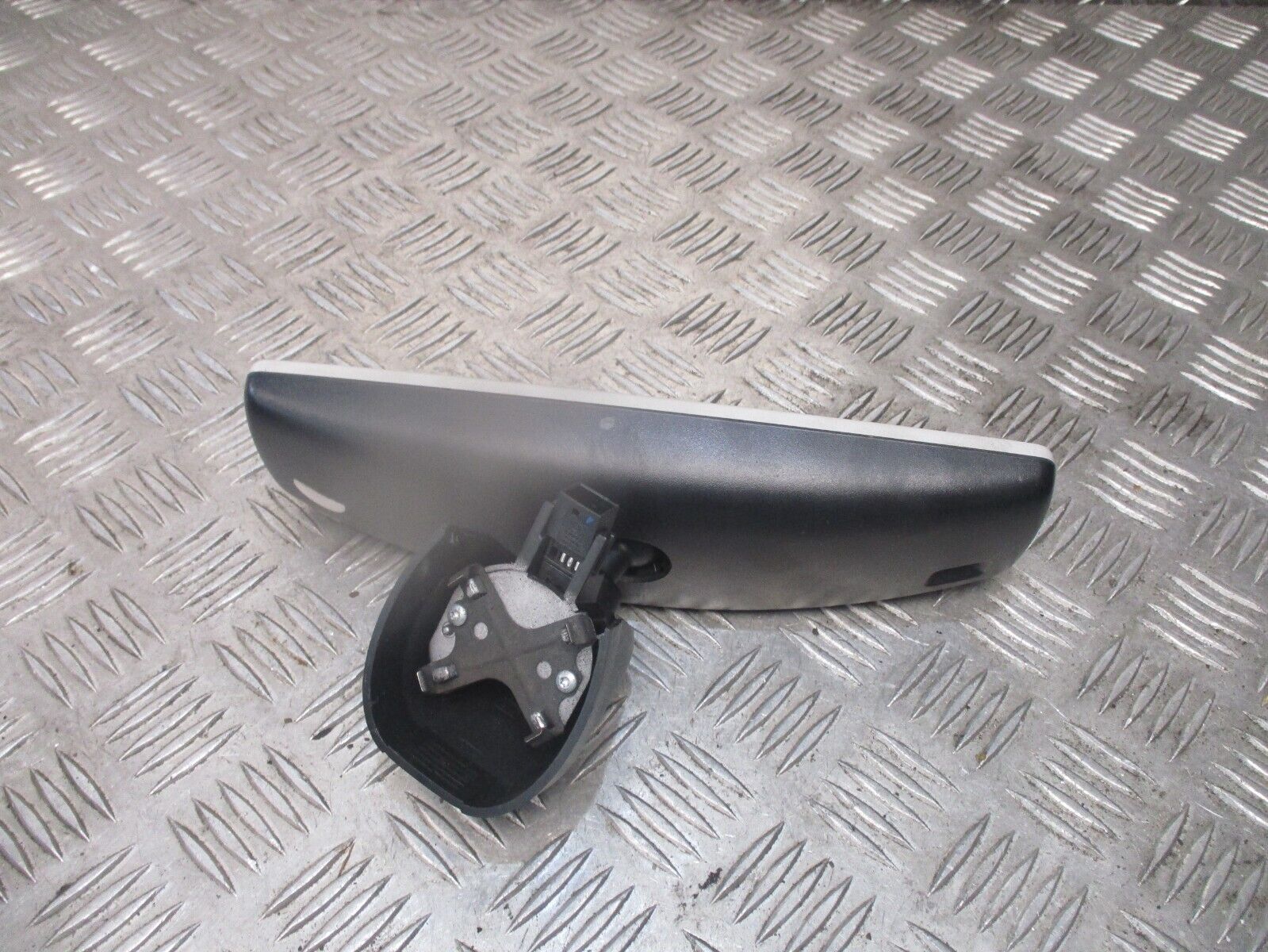 2014 GENUINE VW GOLF MK7 INTERIOR REAR VIEW MIRROR 7N0857511L - Image 3