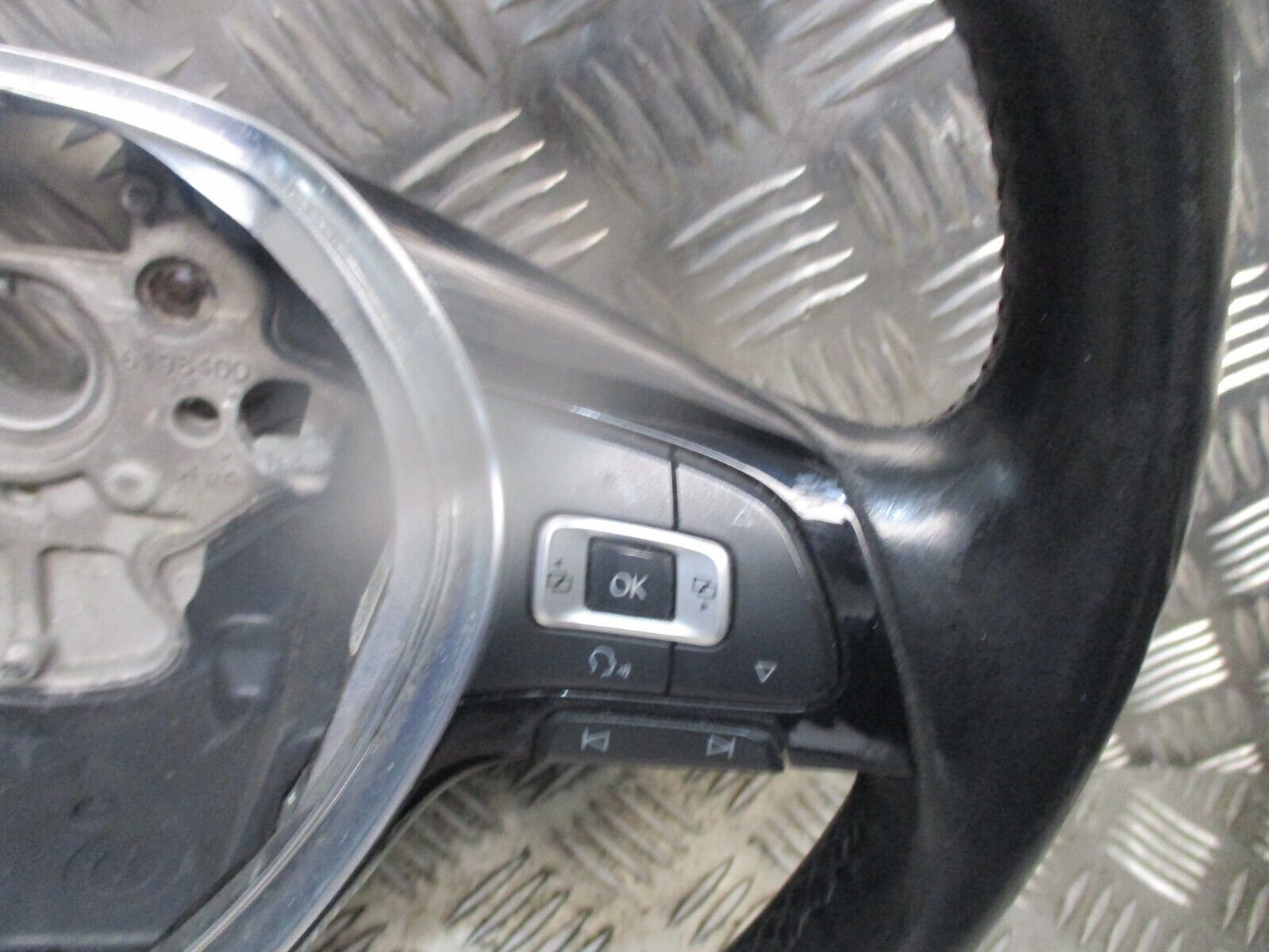 2015 GENUINE VW GOLF MK7 DRIVER SIDE MULTIFUNCTION STEERING WHEEL 5G0419091DJ - Image 2