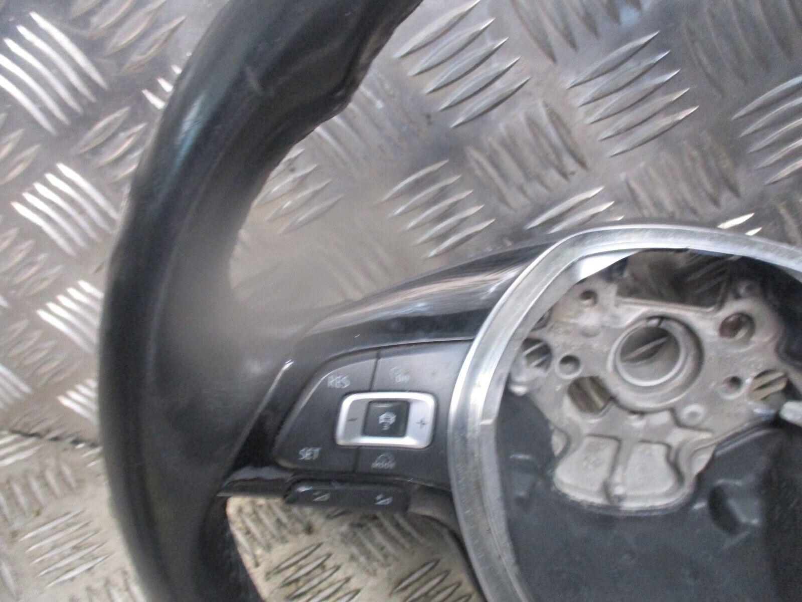 2015 GENUINE VW GOLF MK7 DRIVER SIDE MULTIFUNCTION STEERING WHEEL 5G0419091DJ - Image 3