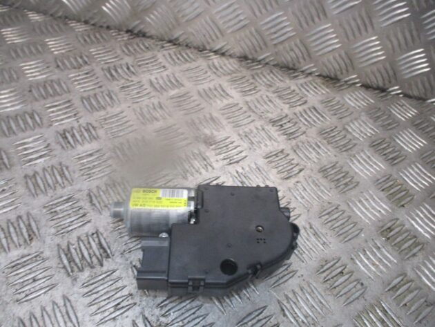 2018 GENUINE SEAT ALHAMBRA 7N FRONT PANORAMIC SUN ROOF MOTOR 7N0959591B - Image 2
