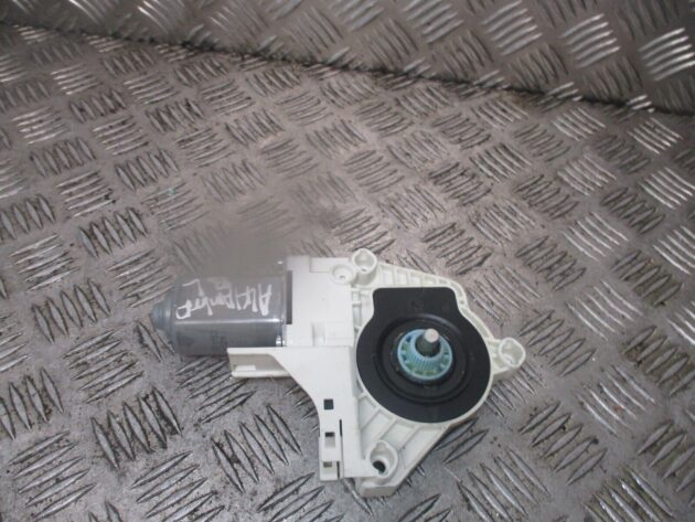 2018 GENUINE SEAT ALHAMBRA REAR LEFT PASSENGER SIDE DOOR WINDOW MOTOR 8K0959802A - Image 2
