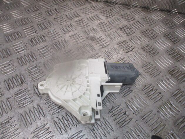 2018 GENUINE SEAT ALHAMBRA REAR LEFT PASSENGER SIDE DOOR WINDOW MOTOR 8K0959802A - Image 3