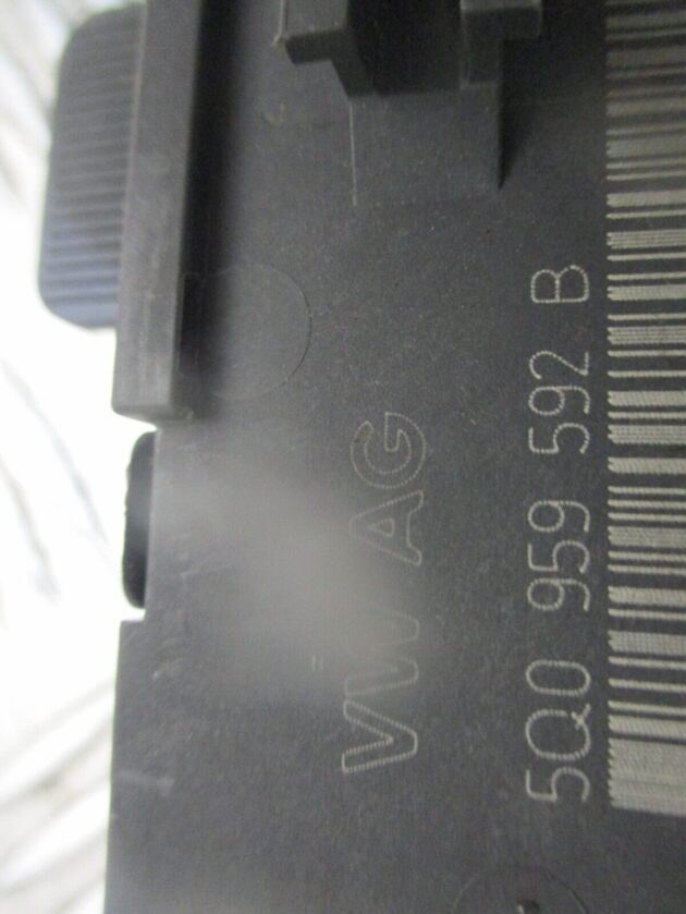 2014 VW GOLF MK7 FRONT LEFT PASSENGER SIDE DOOR CONTROL MODULE 5Q0959592B OEM - Image 3