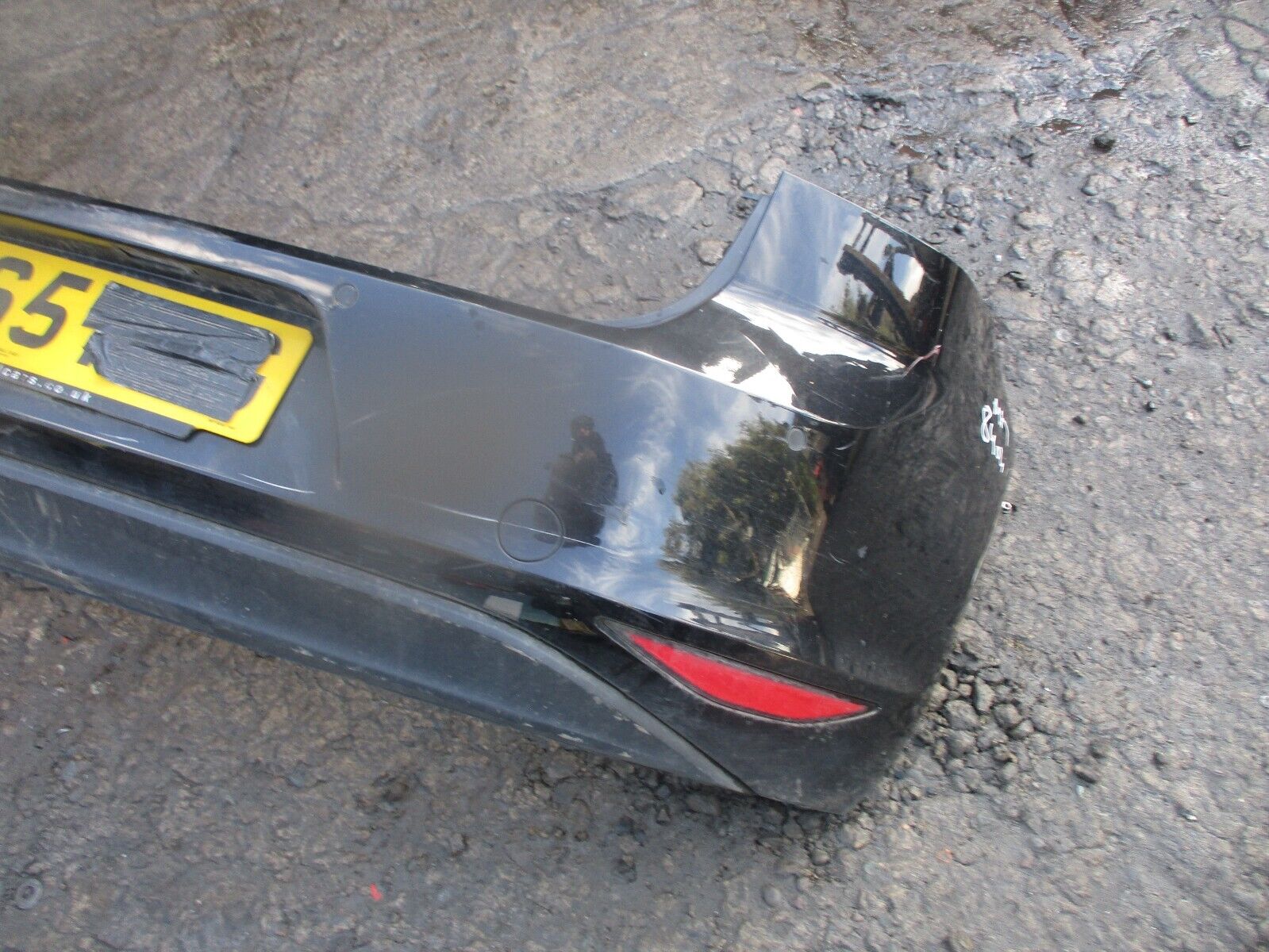 2015 GENUINE VW GOLF MK7 REAR COMPLETE BUMPER WITH SENSOR - Image 3