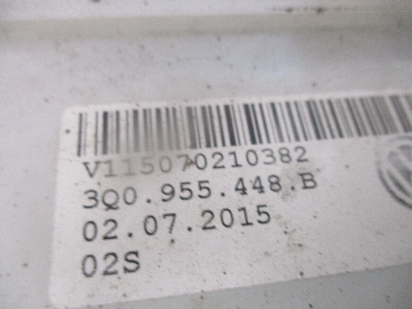 2015 GENUINE VW PASSAT B8 ESTATE FRONT WINDSCREEN WASHER BOTTLE 3Q0955448B - Image 2