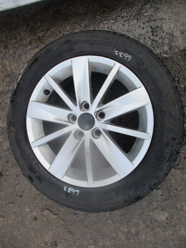 2013 GENUINE VW POLO 15" ALLOY WHEEL TYRE 135/60/R15 - Image 2