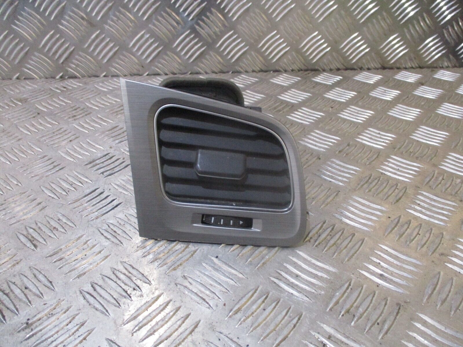 2015 GENUINE VW GOLF MK7 RIGHT DRIVER SIDE AIRVENT 5G2819704H