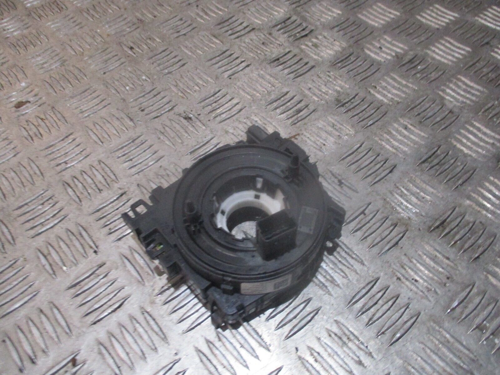 2016 GENUINE SKODA OCTAVIA STEERING WHEEL COLUMN SLIP RING SQUIB 5Q0953549E - Image 3