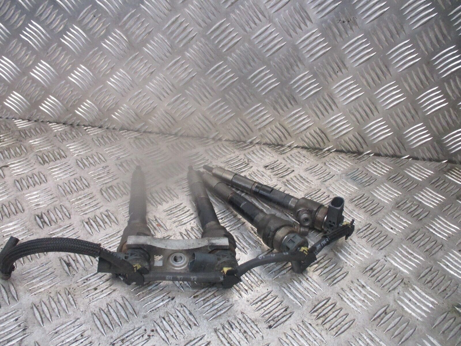 2015 GENUINE AUDI SKODA VW SEAT 1.6 TDI CLH 4 X FUEL INJECTORS 04L130277G