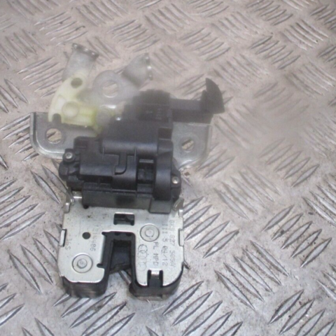 2012 GENUINE AUDI A3 8P REAR TAILGATE BOOT LOCK MECHANSIM 8K9827505H
