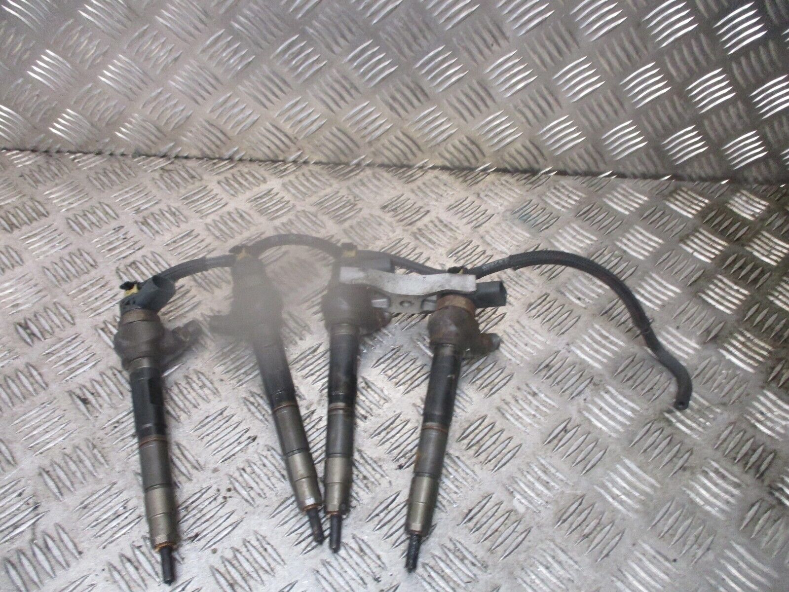 2015 GENUINE AUDI SKODA VW SEAT 1.6 TDI CLH 4 X FUEL INJECTORS 04L130277G - Image 3