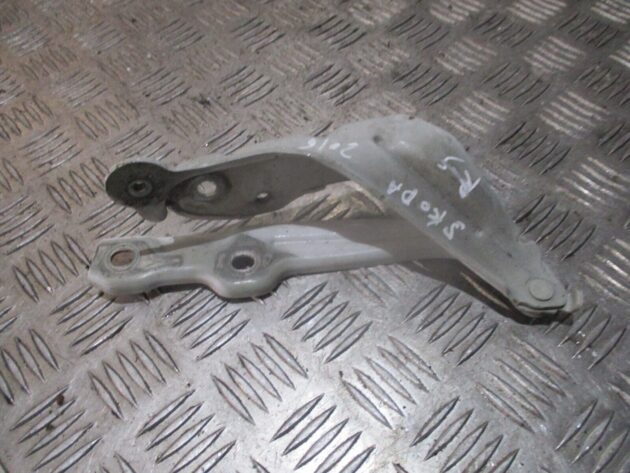 2016 GENUINE  SKODA OCTAVIA RIGHT DRIVER SIDE BONNET HINGE 5E0823302 - Image 3