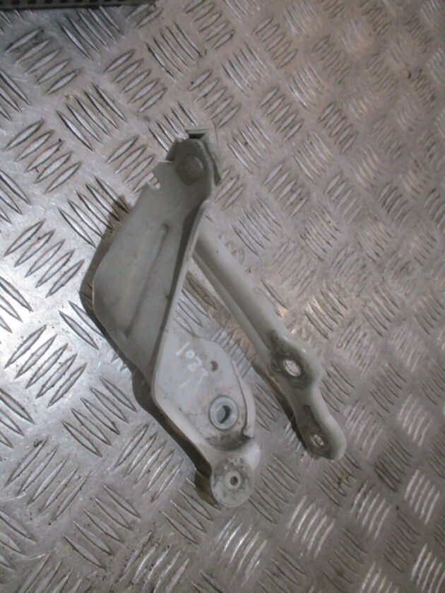 2017 GENUINE SKODA OCTAVIA FRONT RIGHT DRIVER SIDE BONNET HINGE 5E0823302 - Image 3