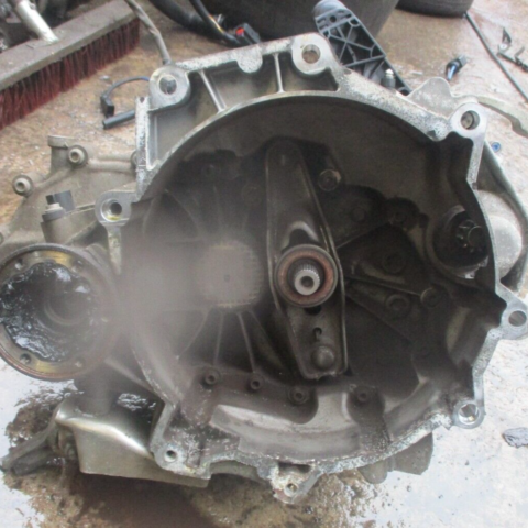 2012 GENUINE VW POLO 5 SPEED LNR MANUAL GEARBOX