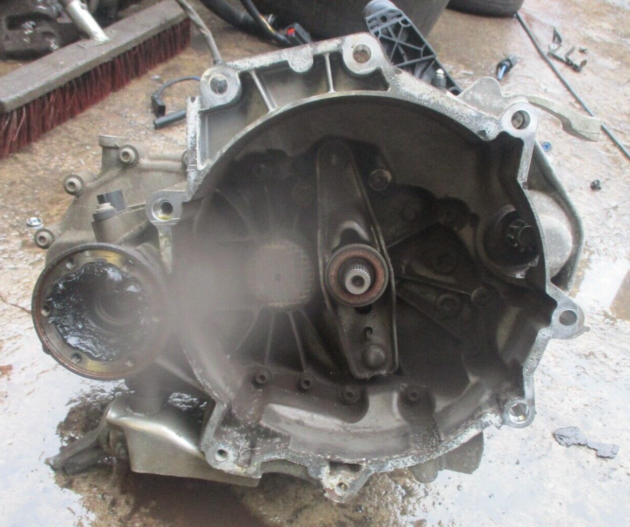 2012 GENUINE VW POLO 5 SPEED LNR MANUAL GEARBOX