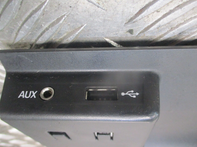 2016 GENUINE SKODA OCTAVIA CENTRE CONSOLE AUX PORT 5E2857367B