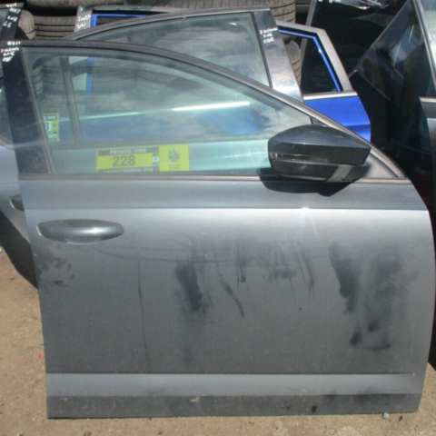 2016 GENUINE SKODA OCTAVIA HATCHBACK FRONT RIGHT DRIVER SIDE BARE SHELL DOOR OSF