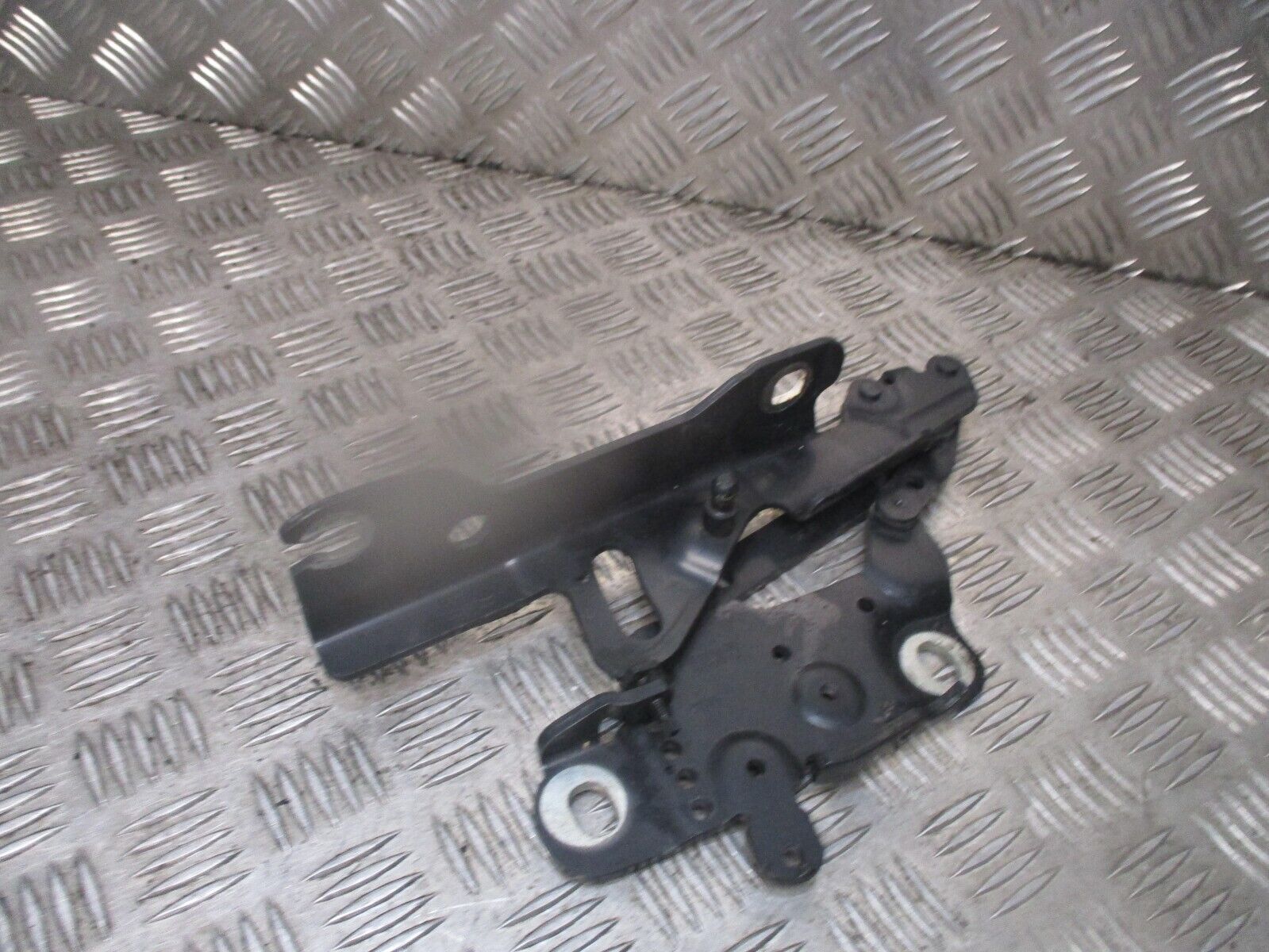 2016 BMW 3SERIES XDRIVE SALOON FRONT RIGHT DRIVER SIDE BONNET HINGE 7336700 OEM