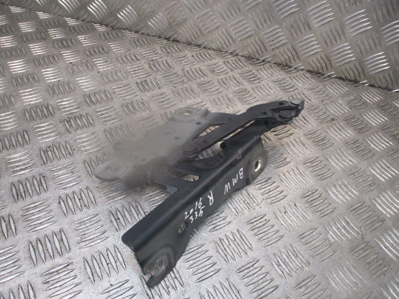 2016 BMW 3SERIES XDRIVE SALOON FRONT RIGHT DRIVER SIDE BONNET HINGE 7336700 OEM - Image 3