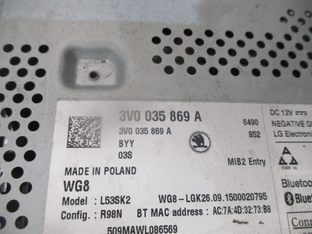2015 GENUINE SKODA SUPERB RADIO CD PLAYER HEAD UNIT 3V0035869A - Image 2