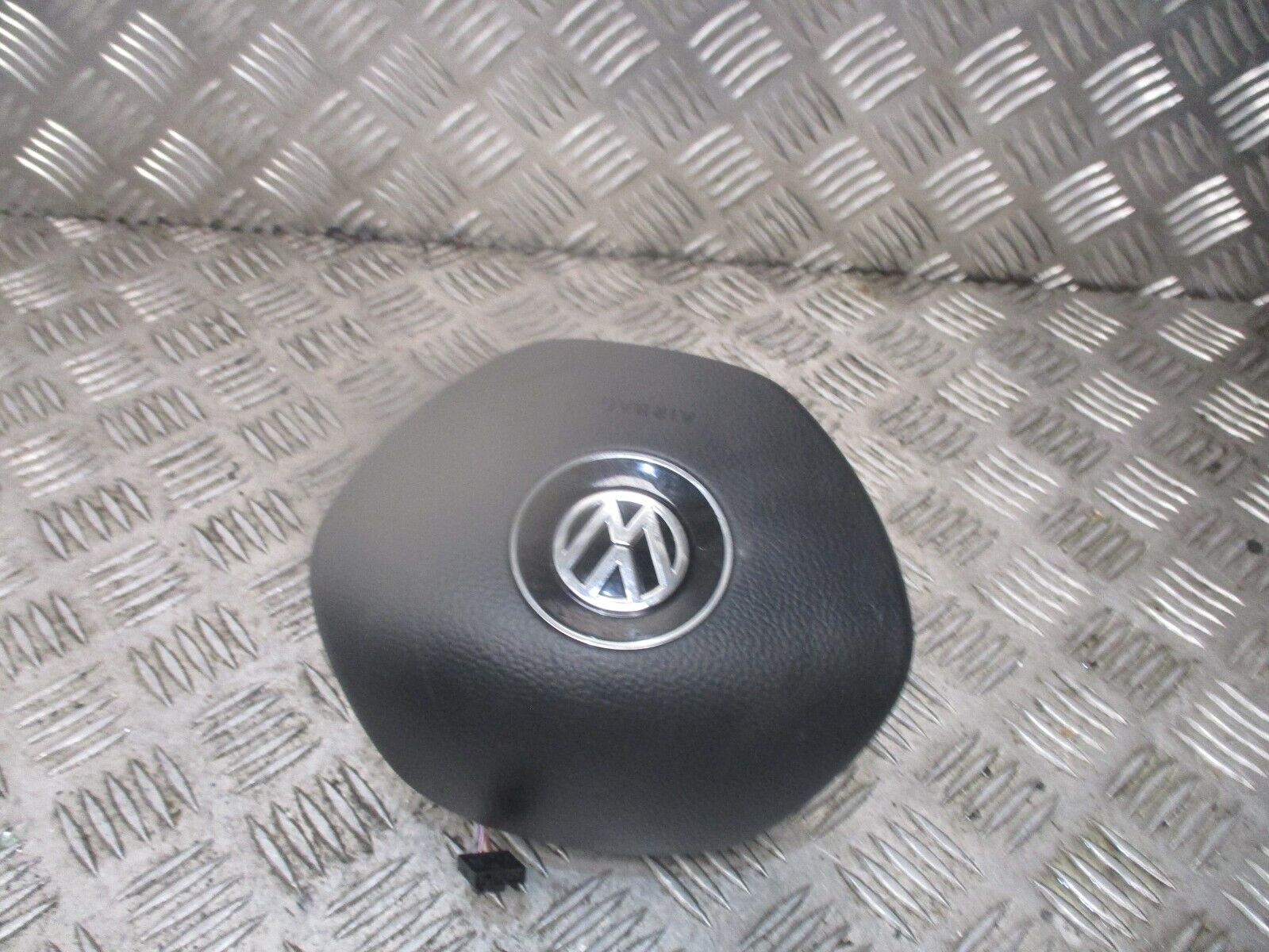 2015 GENUINE VW GOLF MK7 DRIVERS SIDE FRONT STEERING WHEEL BEG 5G0880201C - Image 2