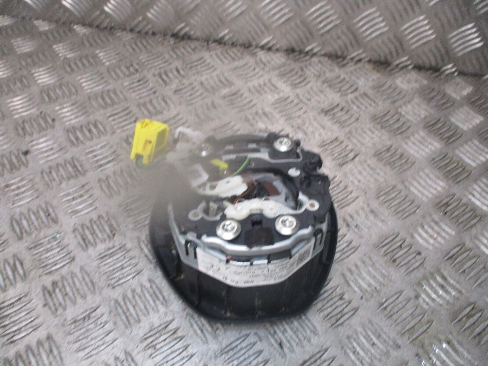 2015 GENUINE VW GOLF MK7 DRIVERS SIDE FRONT STEERING WHEEL BEG 5G0880201C - Image 3