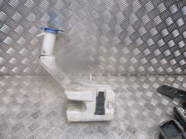 2012 GENUINE VW PASSAT B7 FRONT WINDSCREEN WASHER BOTTLE - Image 3