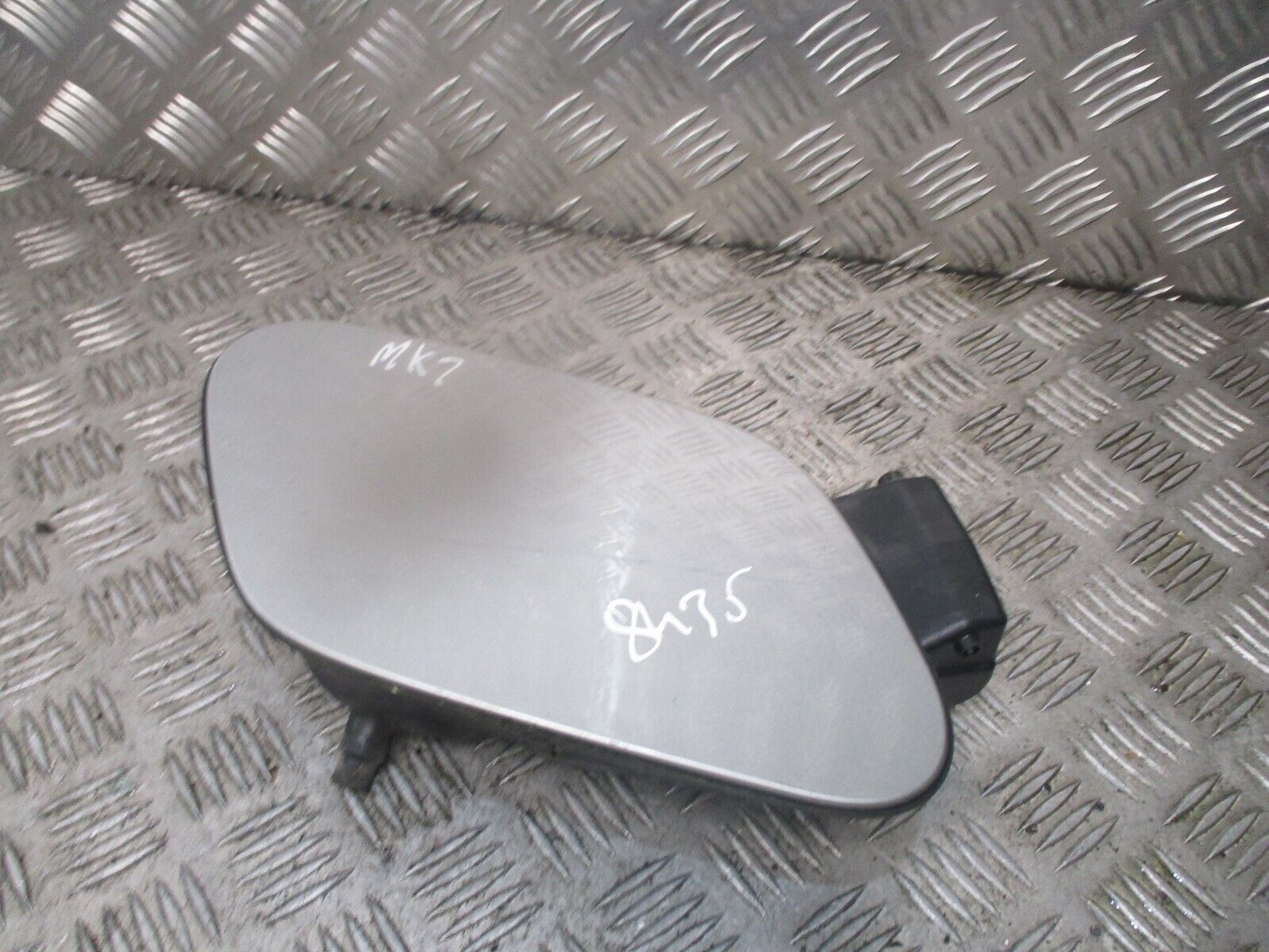 2015 GENUINE VW GOLF MK7 REAR FUEL FILLER FLAP CAP COVER 5G0809999 - Image 2