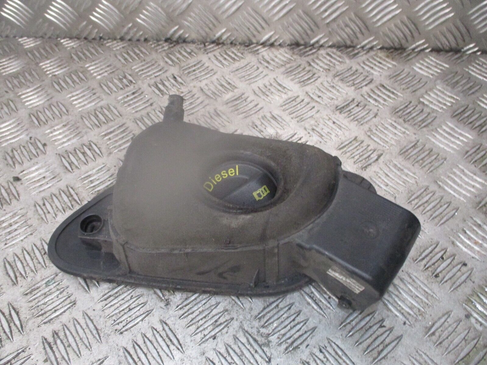 2015 GENUINE VW GOLF MK7 REAR FUEL FILLER FLAP CAP COVER 5G0809999 - Image 3