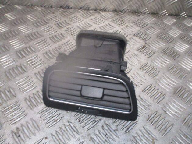 2018 GENUINE GOLF MK7.5 FRONT LEFT PASSENGER SIDE HEATER AIRVENT 5G2819247 - Image 2