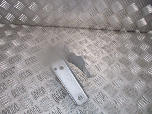 2016 GENUINE VW PASSAT B8 FRONT LEFT PASSENGER SIDE BONNET HINGE 3G0823301 - Image 2