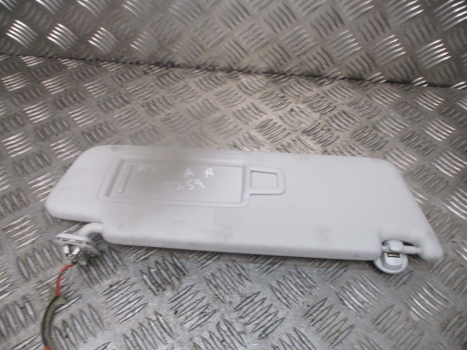 2018 GENUINE GOLF MK7.5 FRONT RIGHT DRIVER SIDE SUN VISOR OSF