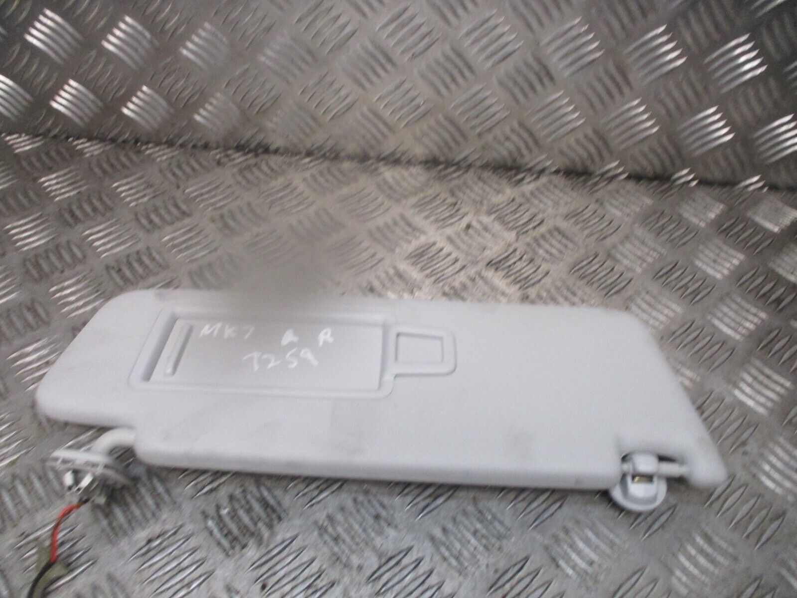 2018 GENUINE GOLF MK7.5 FRONT RIGHT DRIVER SIDE SUN VISOR OSF - Image 2
