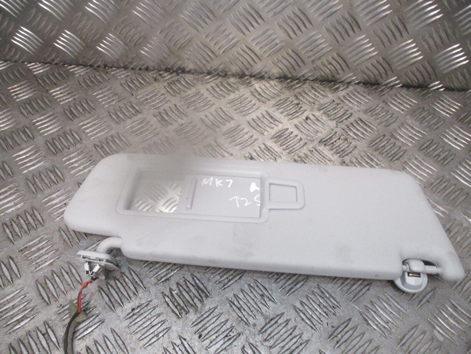 2018 GENUINE GOLF MK7.5 FRONT RIGHT DRIVER SIDE SUN VISOR OSF - Image 3